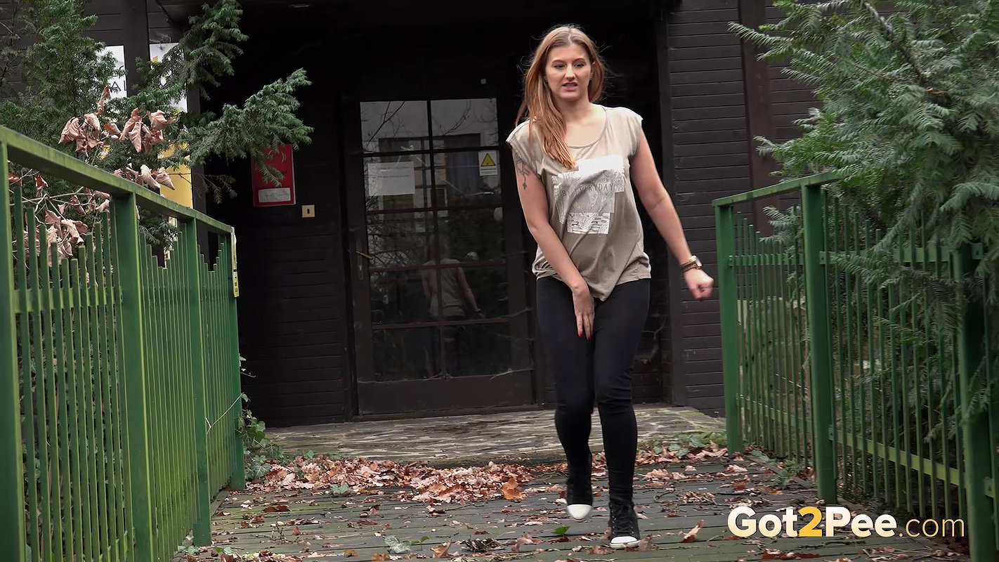 Green Fence 1080p Got2Pee mp4