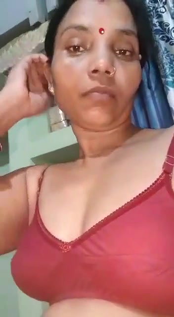 Indian Aunty Showing