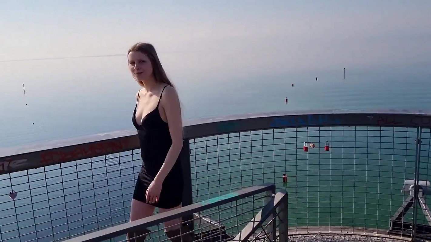 HaneyNanny Public Natursekt Auf dem Ausichtsturm am Bodensee mit Zuschauern