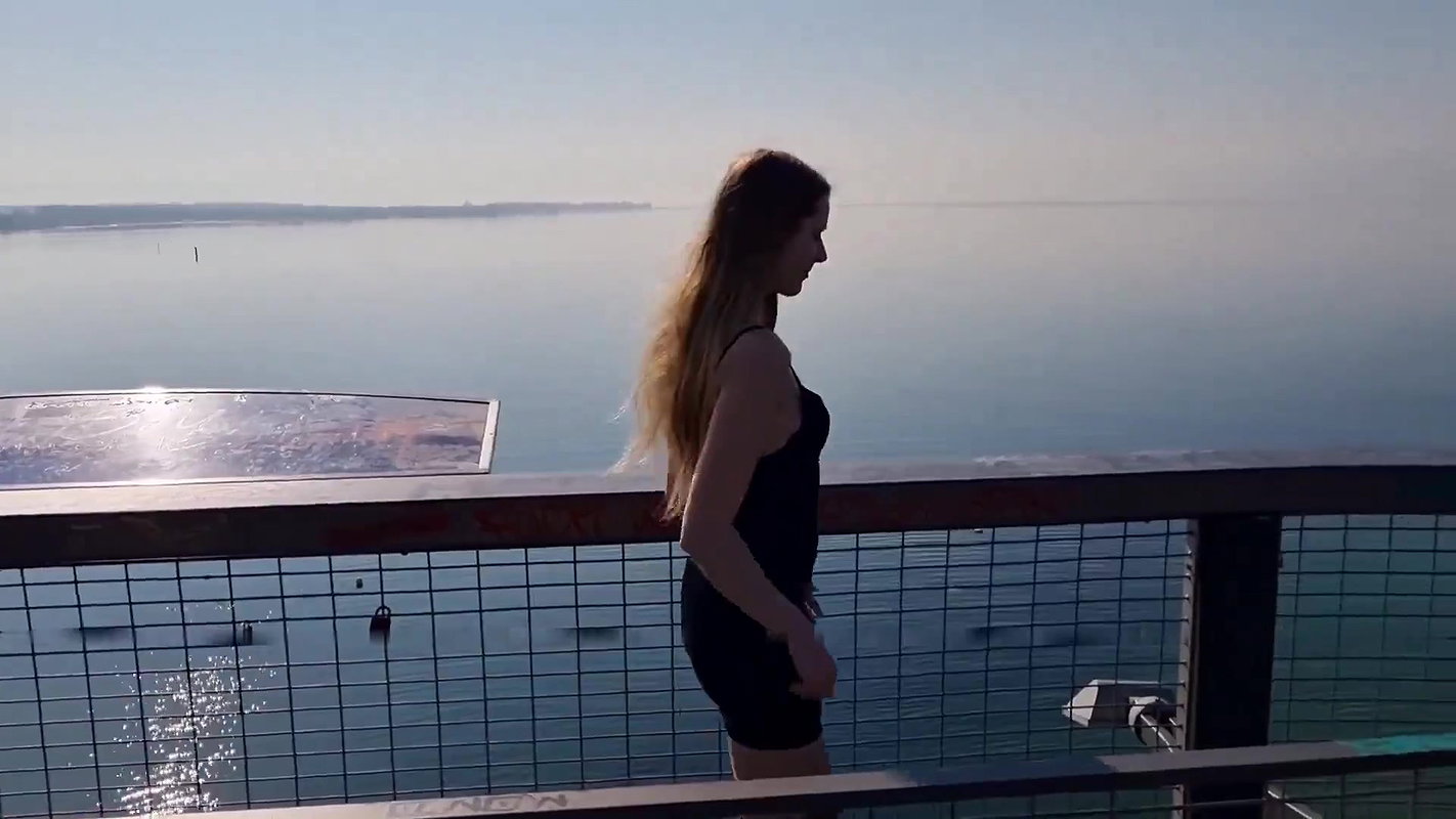 HaneyNanny Public Natursekt Auf dem Ausichtsturm am Bodensee mit Zuschauern