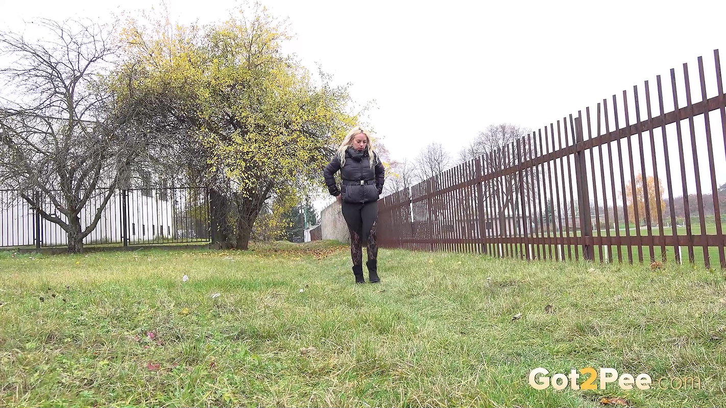Hot Blonde In Lace Leggings Pees Outside Got2pee