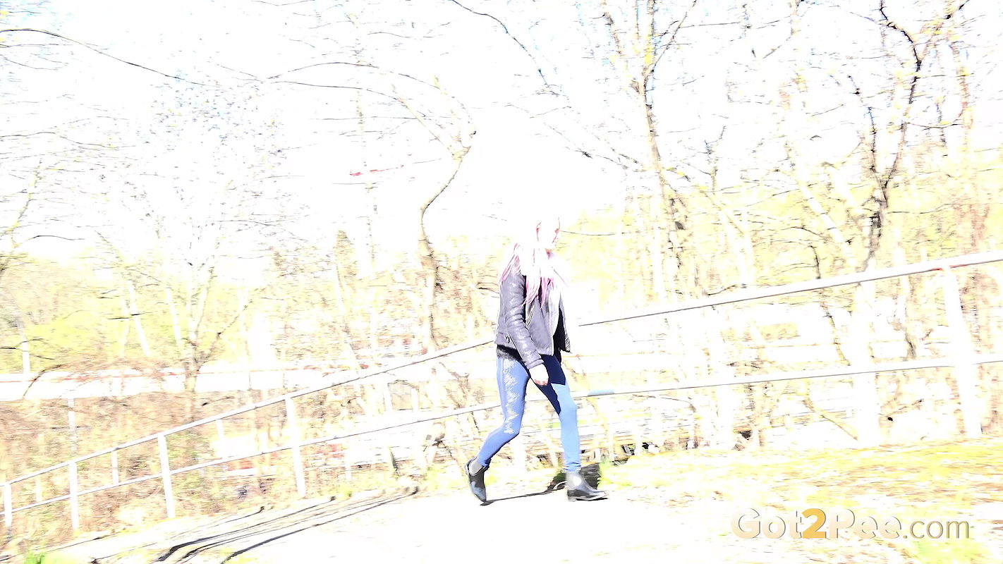 Hot Blonde Pulls Down Denims To Piss Outside Got2pee