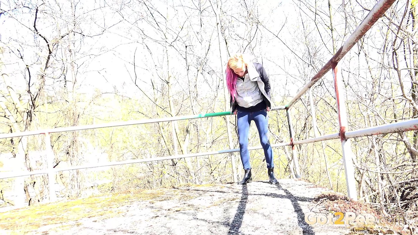Hot Blonde Pulls Down Denims To Piss Outside Got2pee