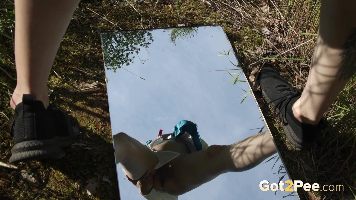 Hot Blonde Sprays Her Pee Streams Over A Mirror Got2pee