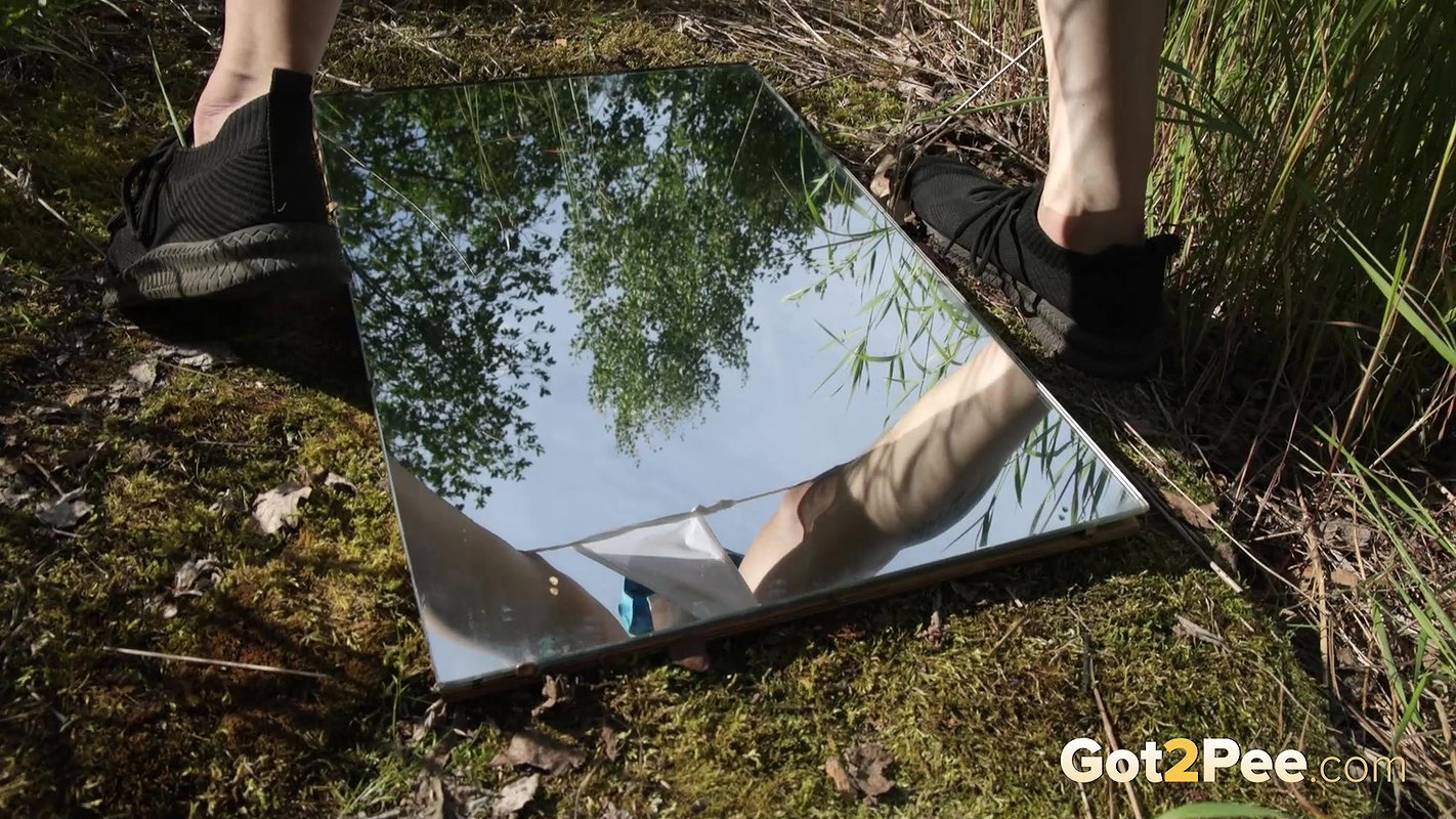 Hot Blonde Sprays Her Pee Streams Over A Mirror Got2pee