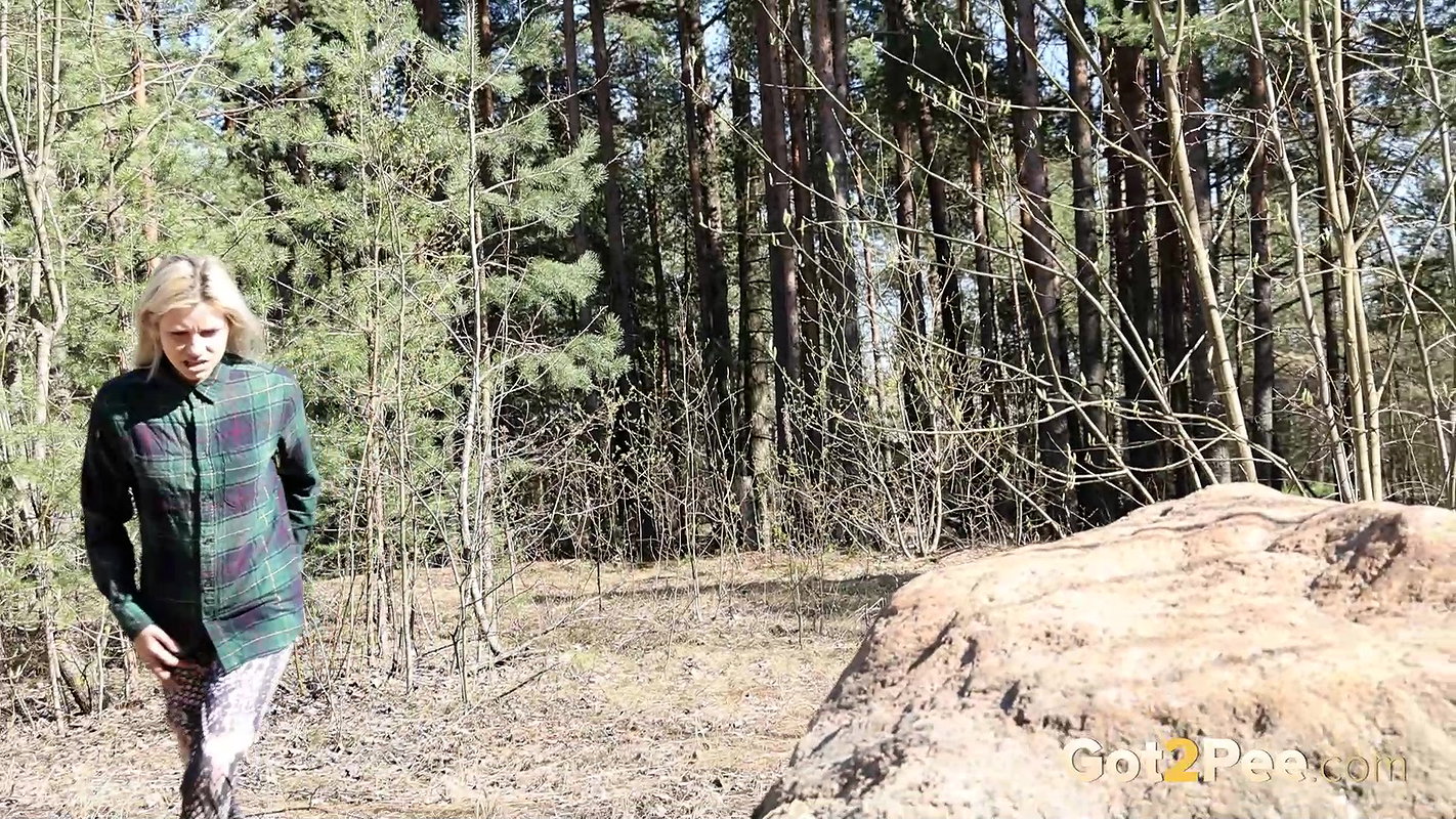 Hot Blonde Squats By A Road To Piss Outside Got2pee