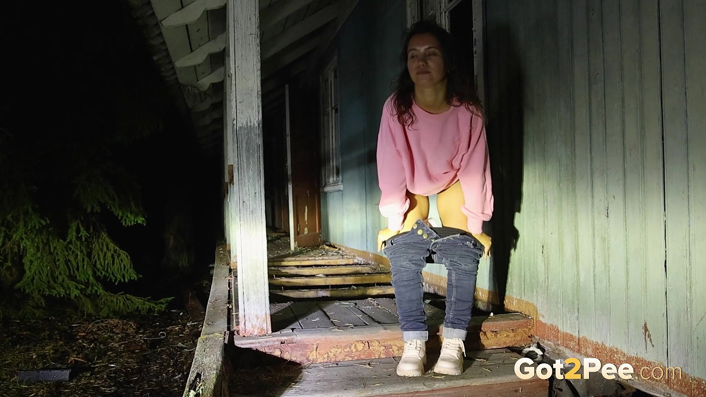 In The Headlights 1080p Got2Pee