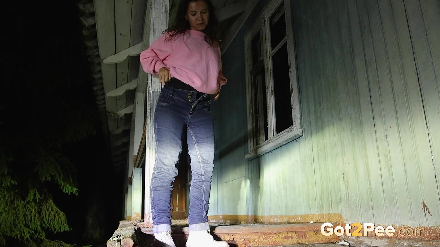 In The Headlights 1080p Got2Pee