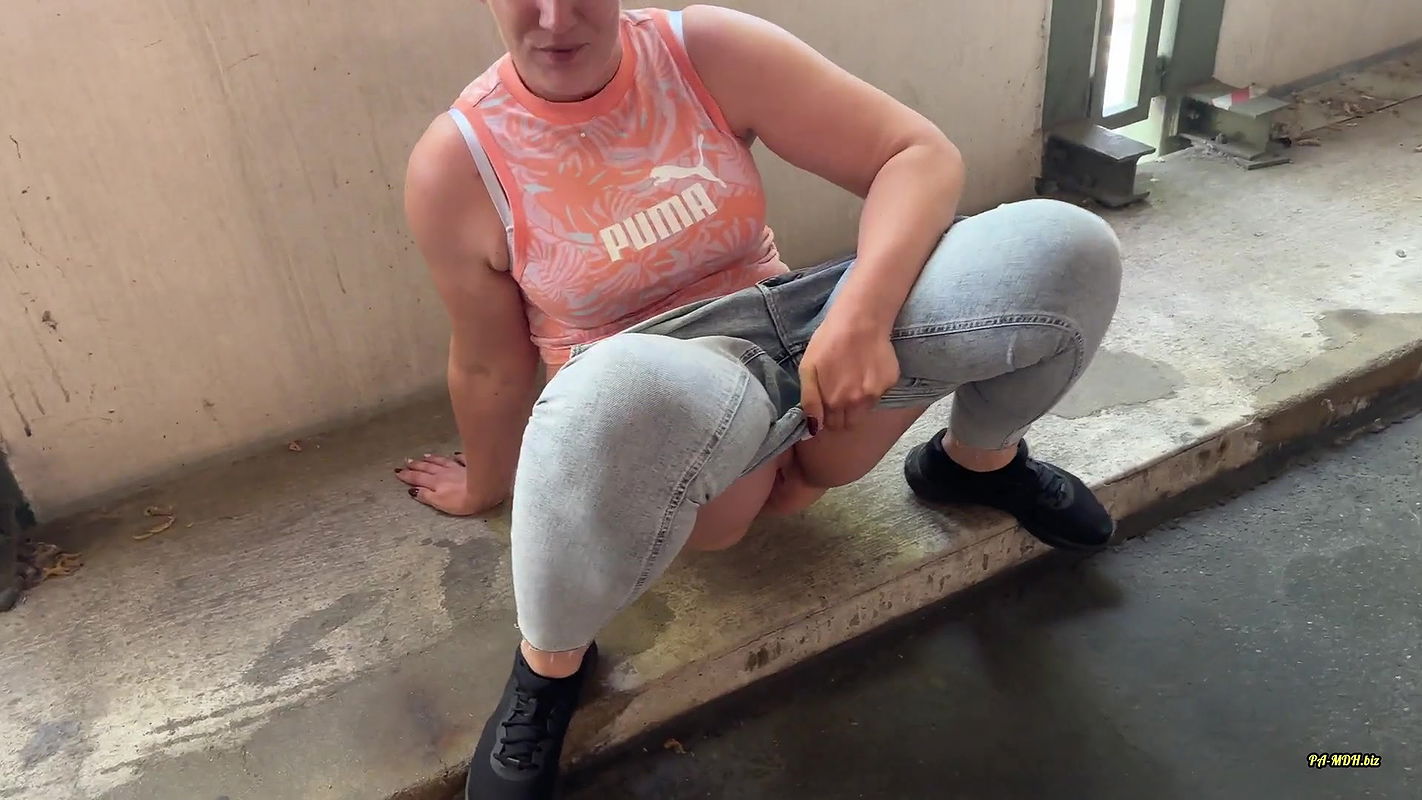 Julia Winter Parkhaus Piss Ich liebe es berall zu Pissen