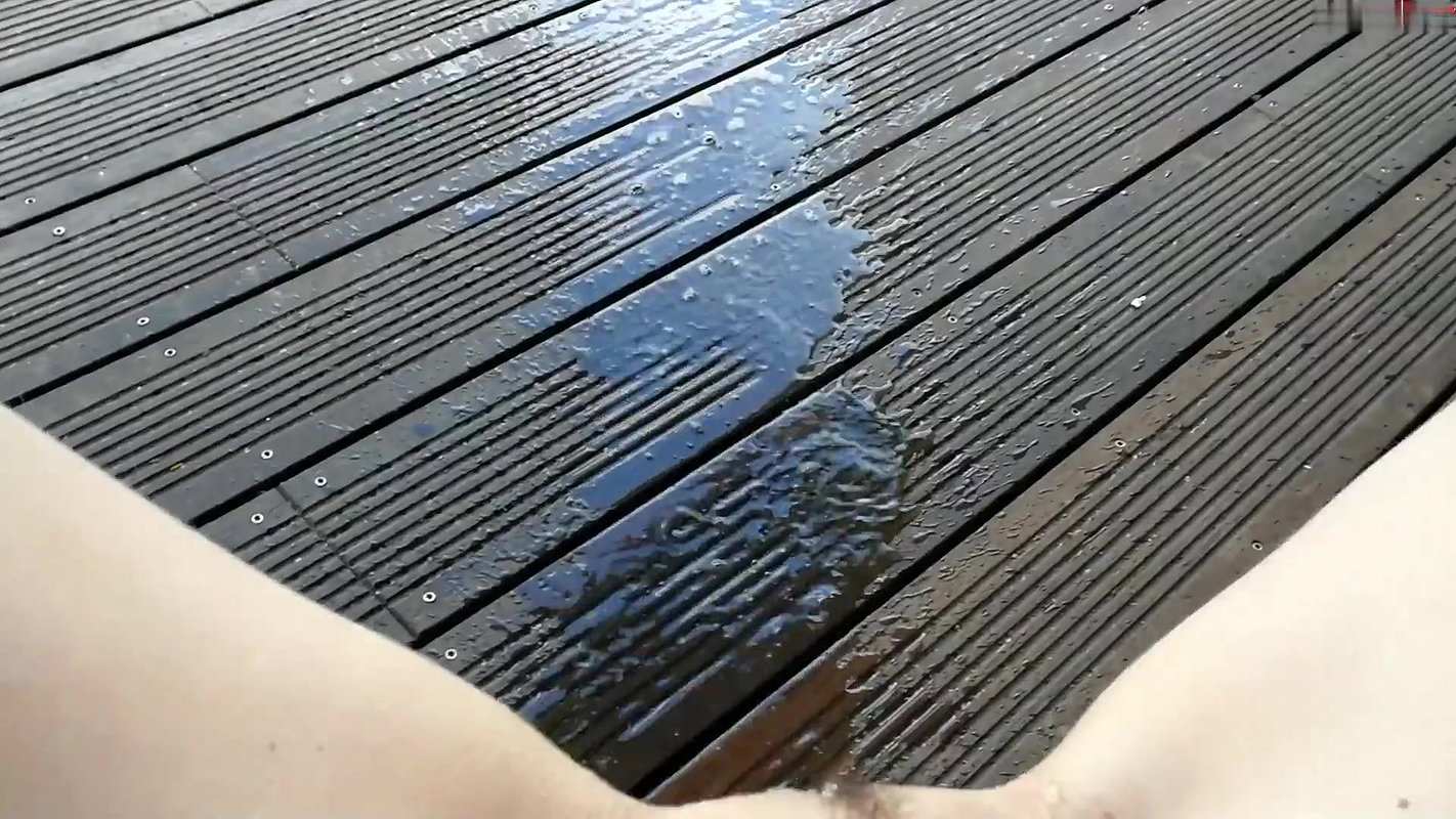 Kitty Lou Mein erster Outdoor Squirt