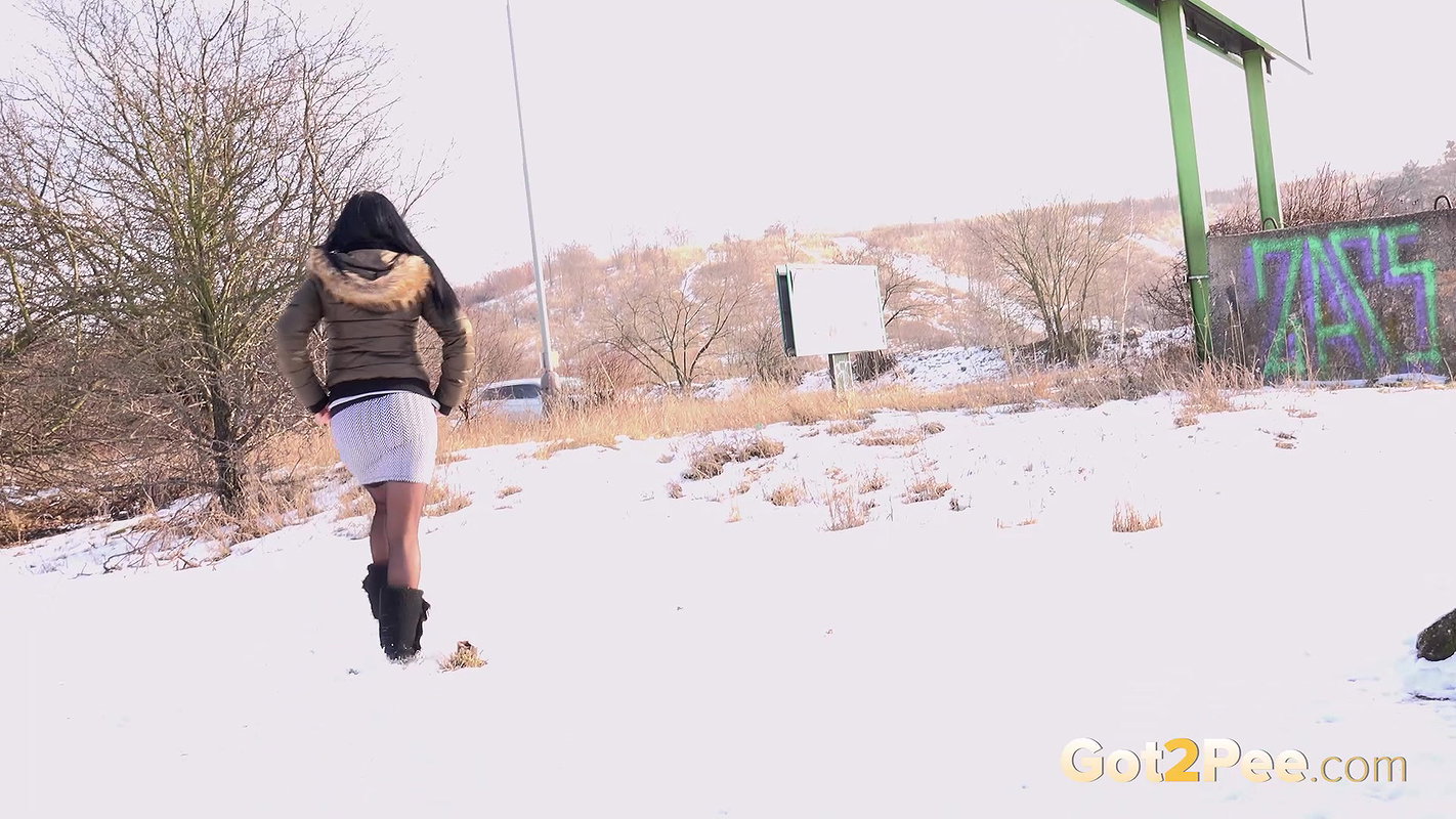 Lace Topped Stockings 1080p Got2Pee