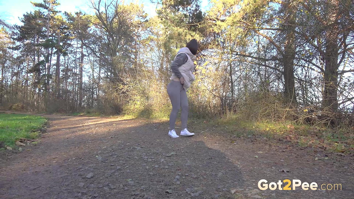 Laras Relief 1080p Got2Pee