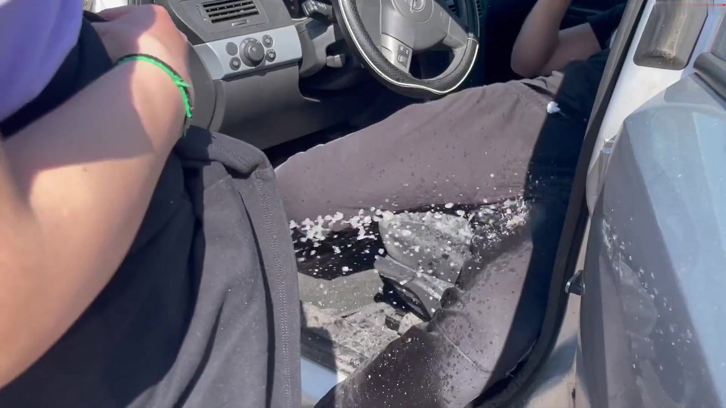 Laura Cat Piss Go Abk hlung bei hei em Wetter