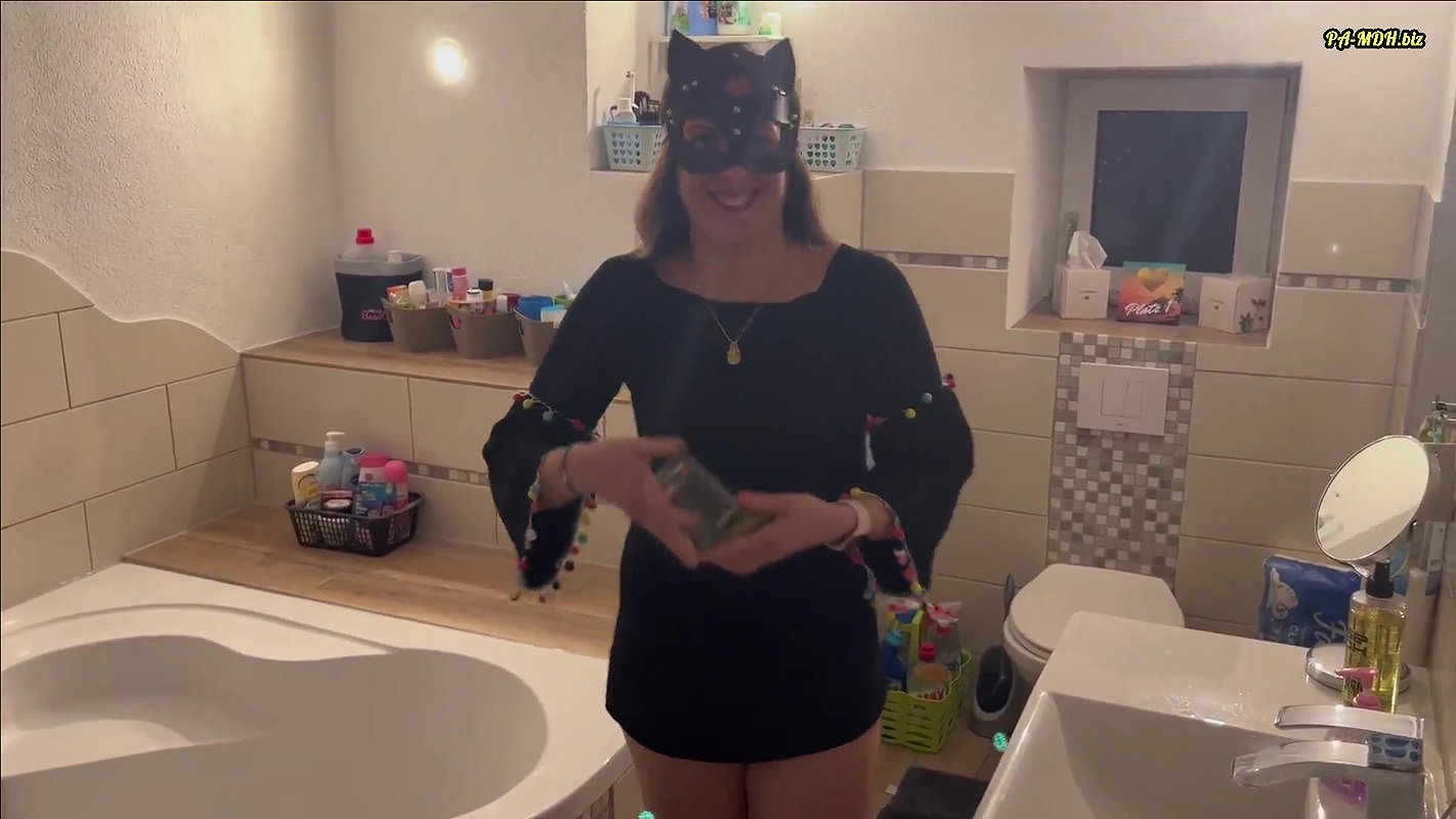 Laura Cat PISSE versenden f r User Eine ordentliche Ladung Natursekt