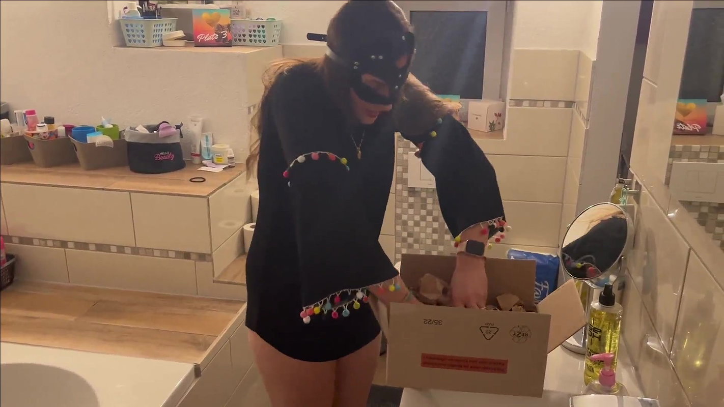 Laura Cat PISSE versenden f r User Eine ordentliche Ladung Natursekt