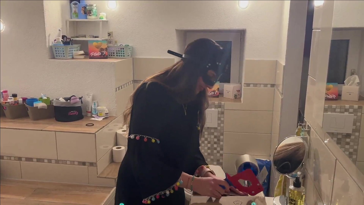 Laura Cat PISSE versenden f r User Eine ordentliche Ladung Natursekt