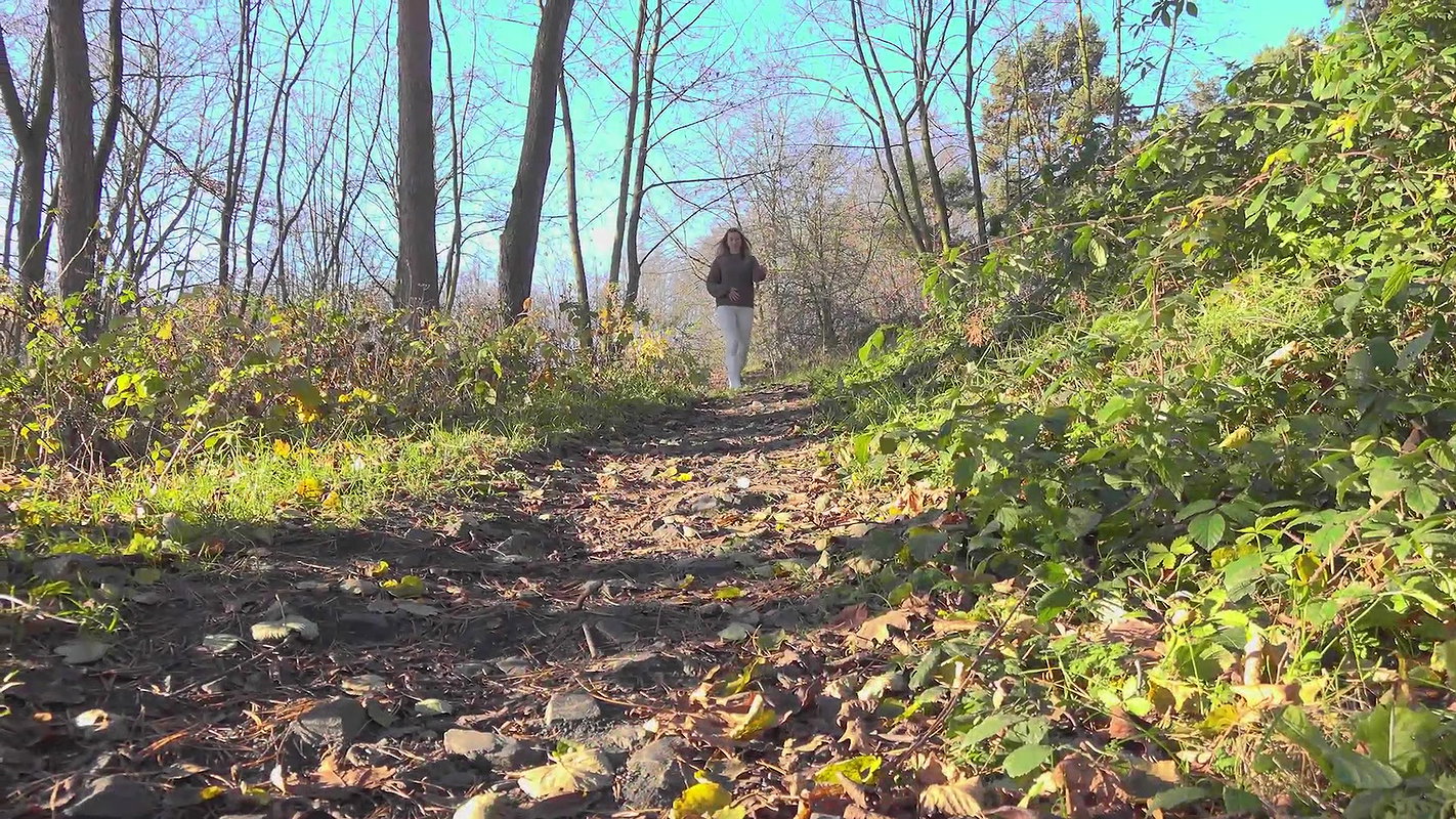 Leafy Business 1080p Got2Pee