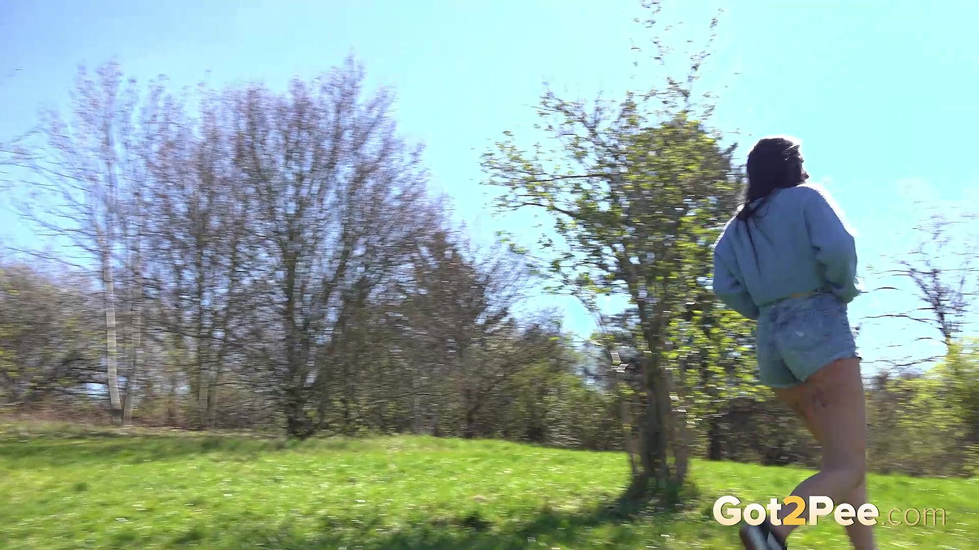 Legs Up High 1080p Got2Pee