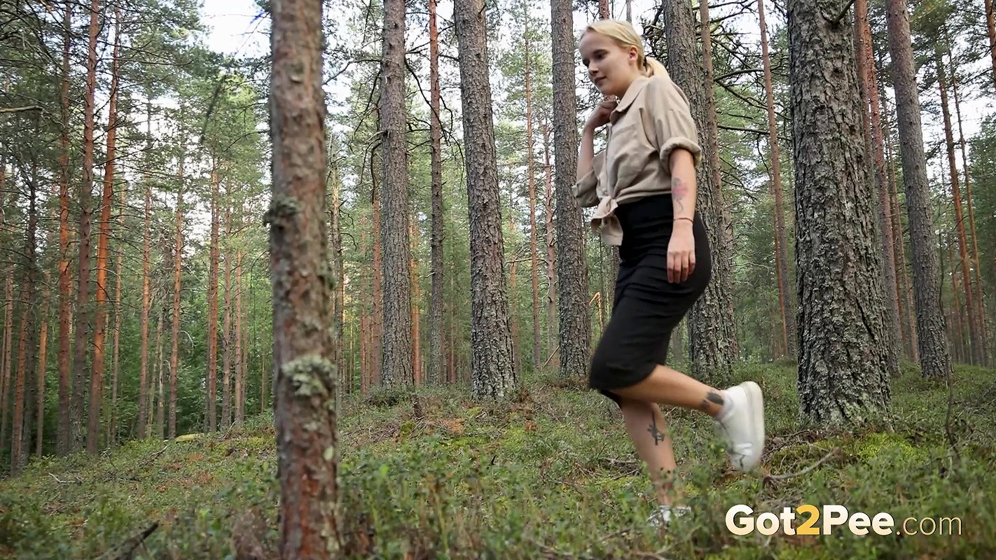 Lying Blonde Pissing In a Forrest Got2Pee