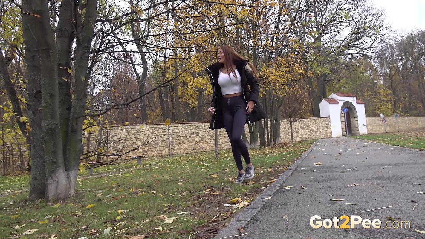 Maddi Black Squats On Grass To Piss Outside Got2pee