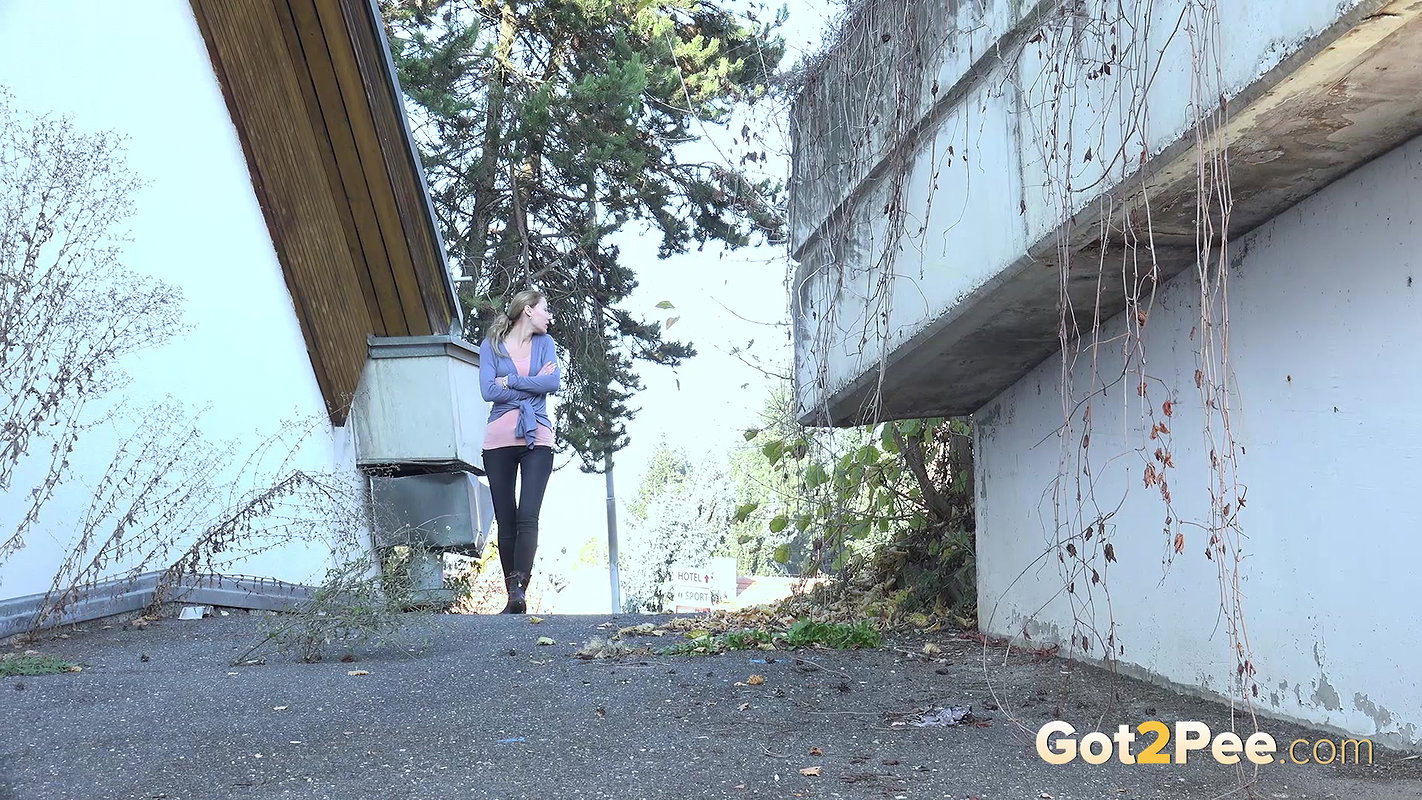 Middle Of The Road 1080p Got2Pee Com