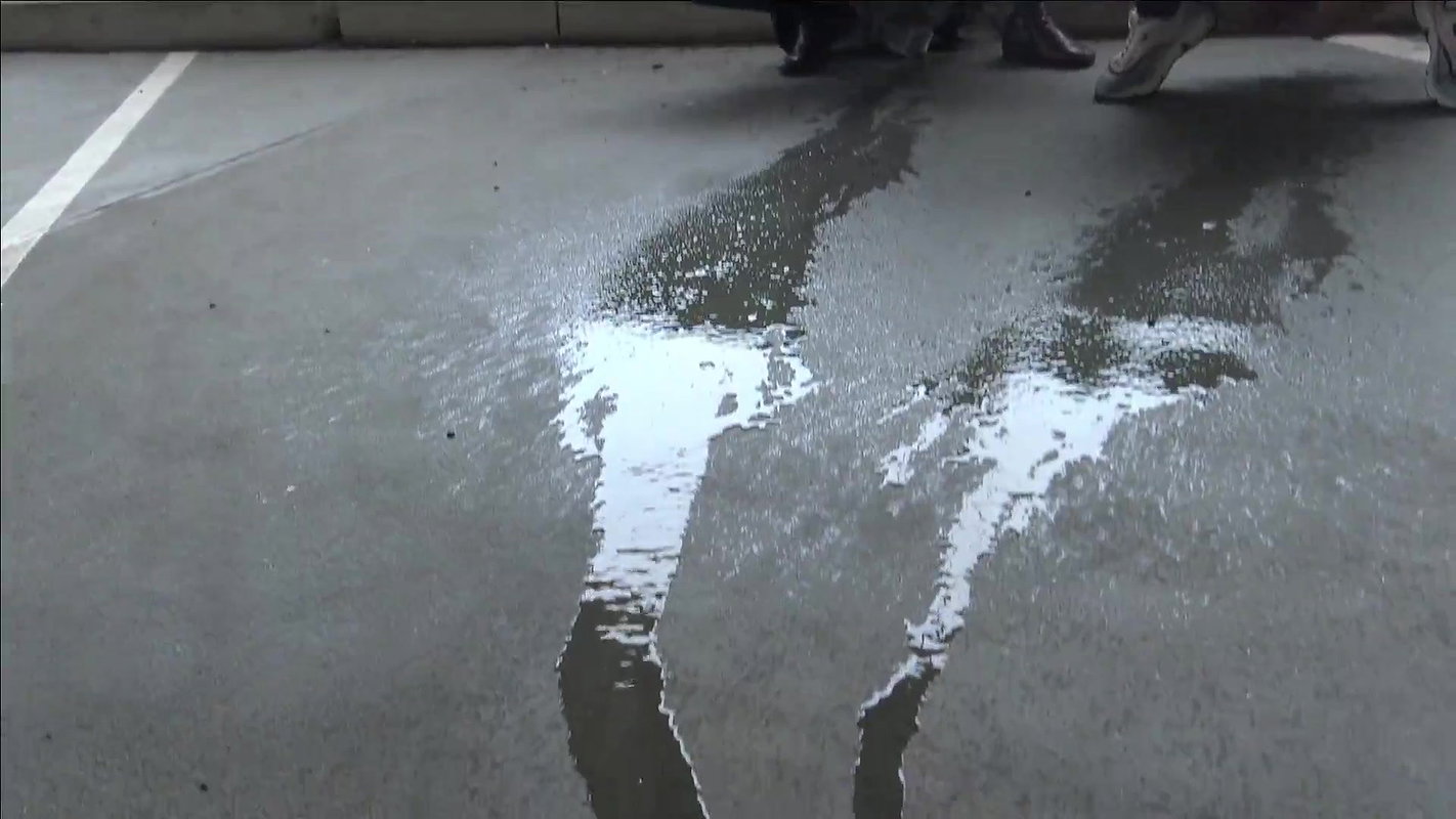 Mila Hase ffentliches Wettpissen Wer gewinnt