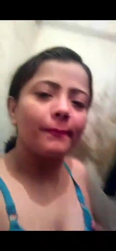 Desi Bhabhi Shows her Boobs