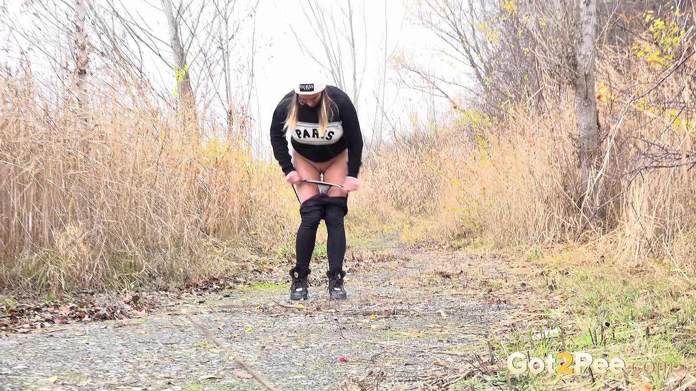 Naomi Benet Enjoys A Steamy Pee Outside Got2pee