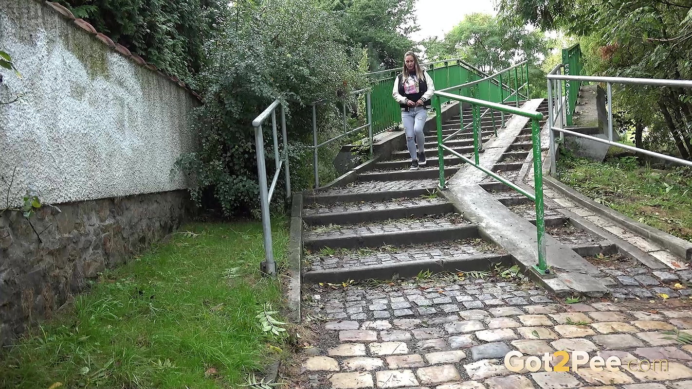 Naomi Benet Enjoys A Steamy Piss Outside Got2pee