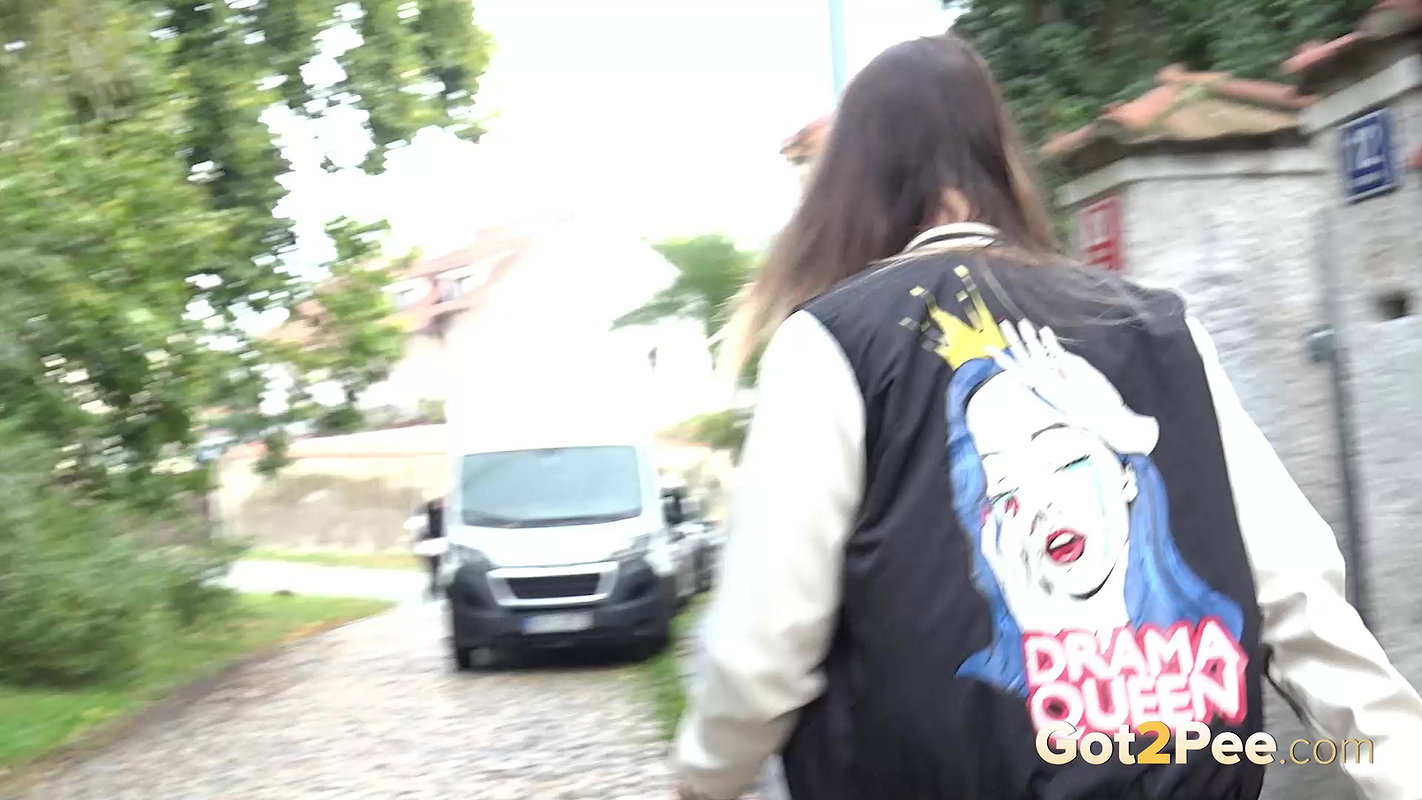 Naomi Benet Enjoys A Steamy Piss Outside Got2pee