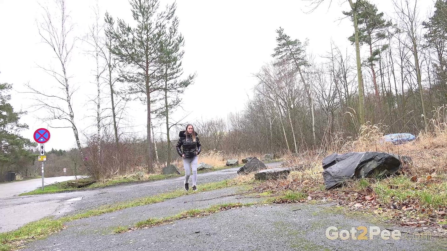 Naomi Benet Holds Onto Her Pussy While Peeing Got2pee