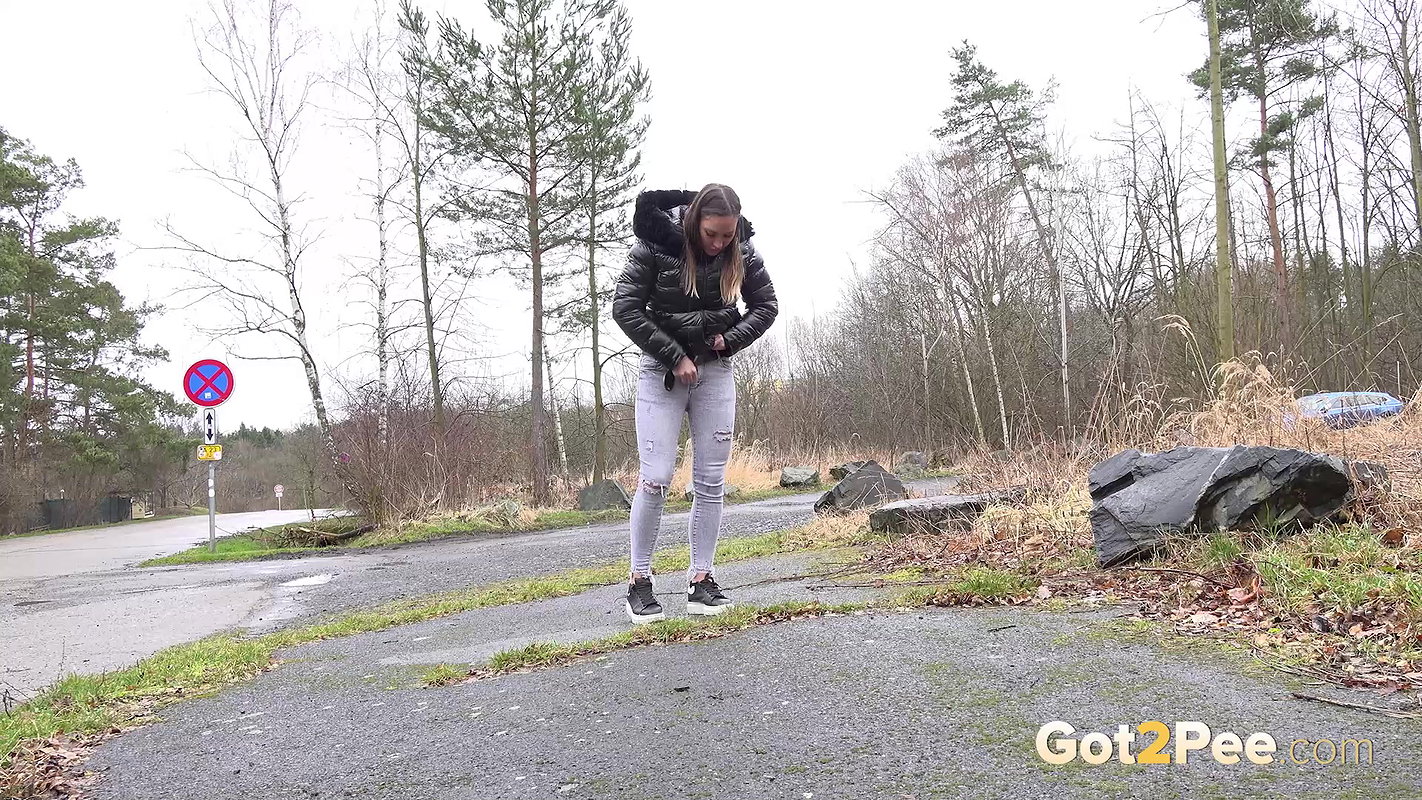 Naomi Benet Holds Onto Her Pussy While Peeing Got2pee