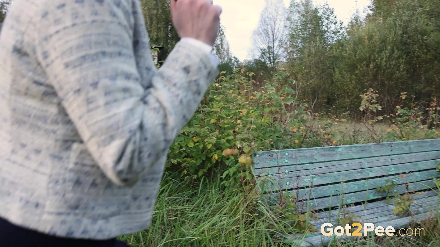 Naughty Babe Sits On Back Of Bench To Piss Got2pee