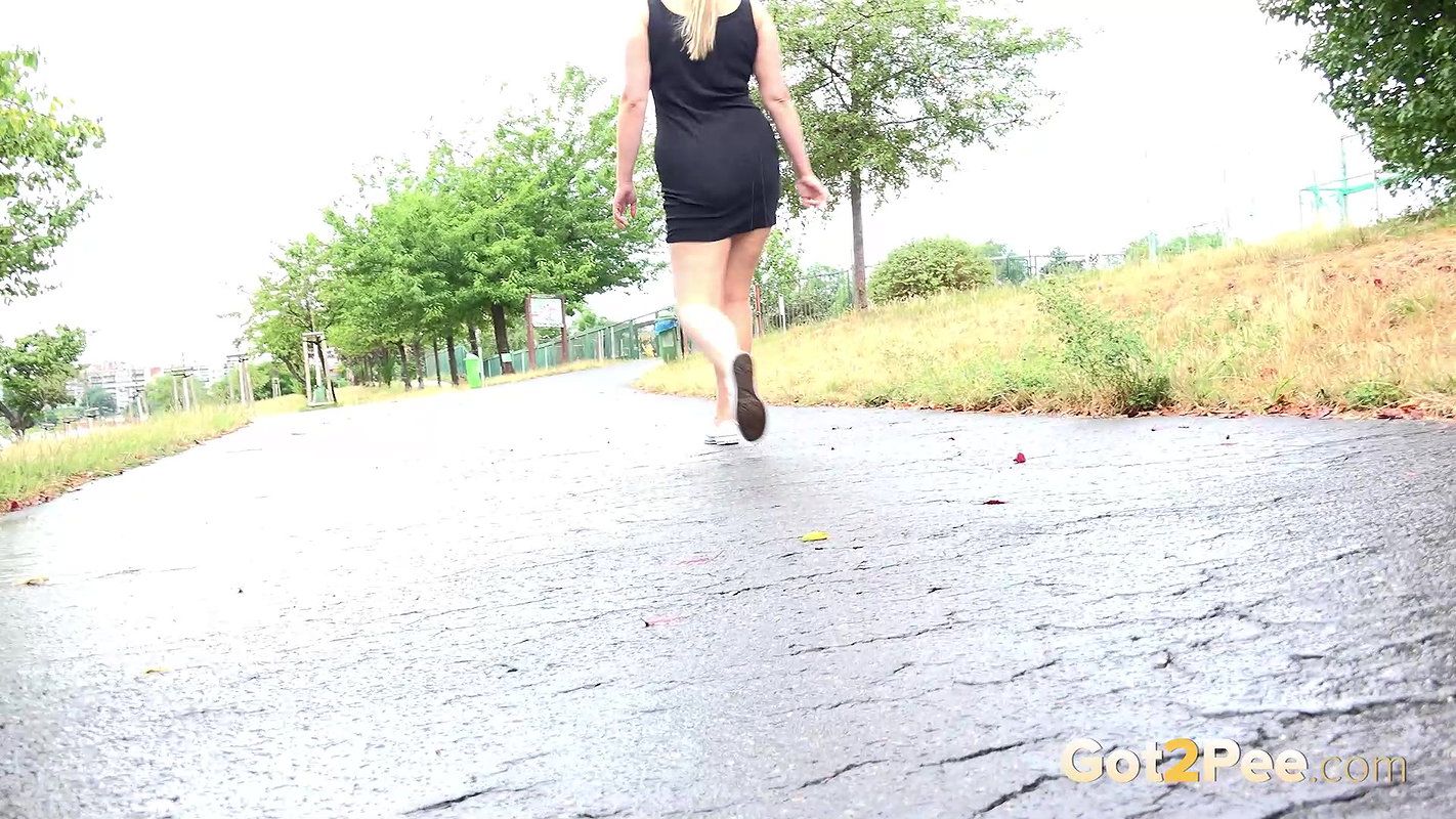 Nikki Dream Squats On A Public Path To Piss Got2pee