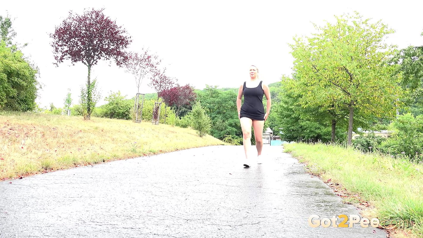 Nikki Dream Squats On A Public Path To Piss Got2pee