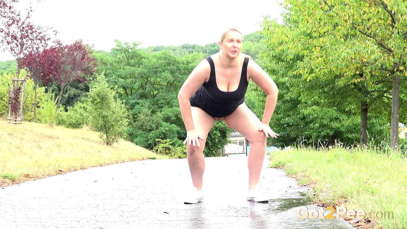 Nikki Dream Squats On A Public Path To Piss Got2pee