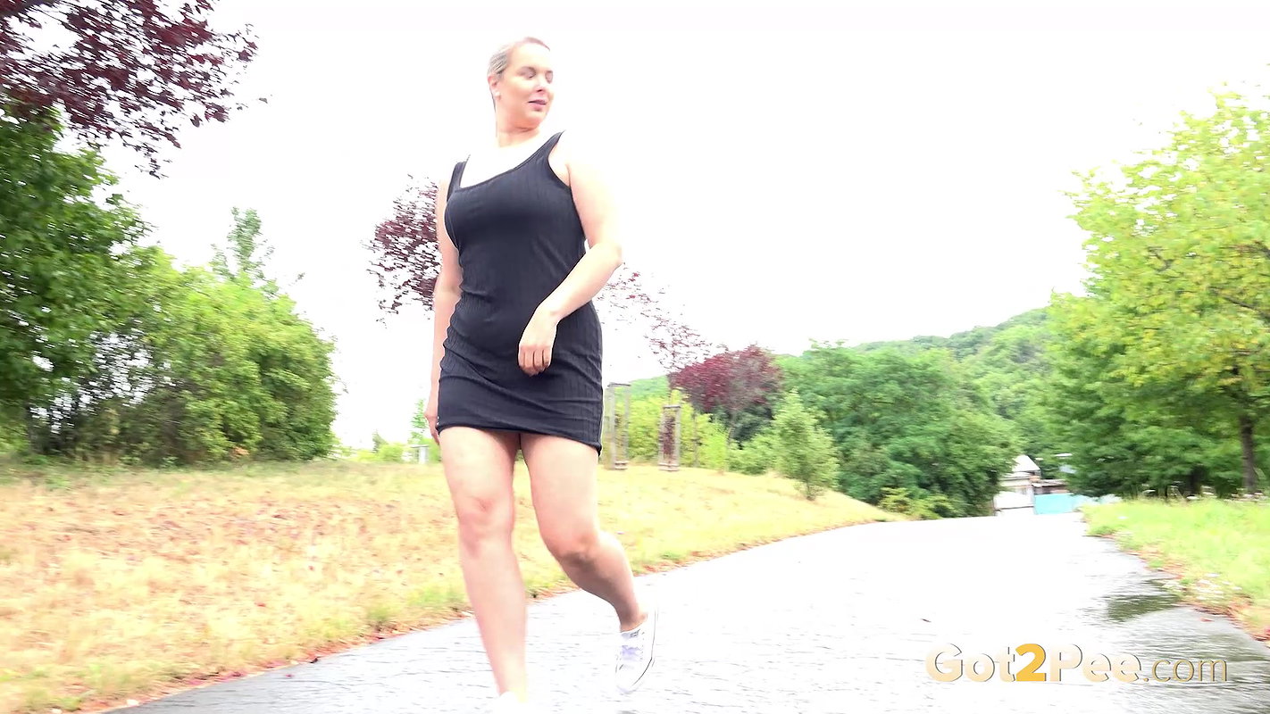 Nikki Dream Squats On A Public Path To Piss Got2pee