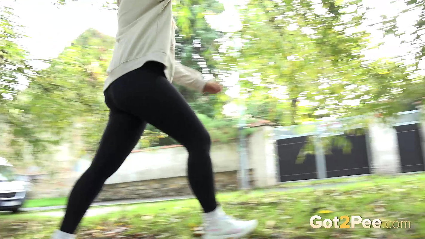 Nikki Dream Takes A Public Piss In Suburbs Got2pee