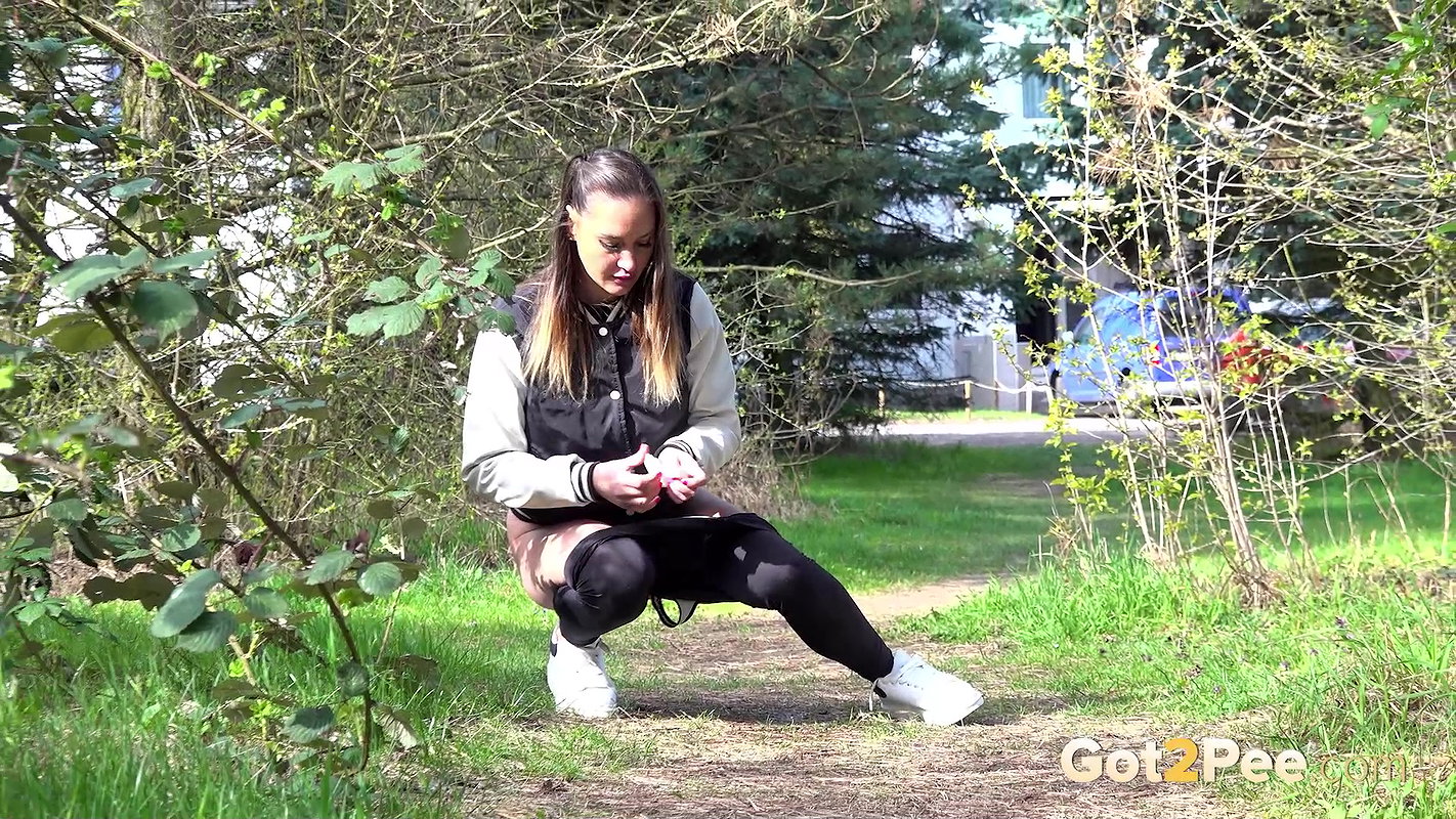 On The Ground 1080p Got2pee