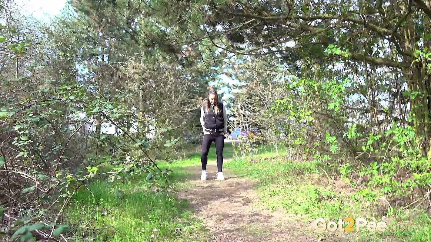 On The Ground 1080p Got2pee