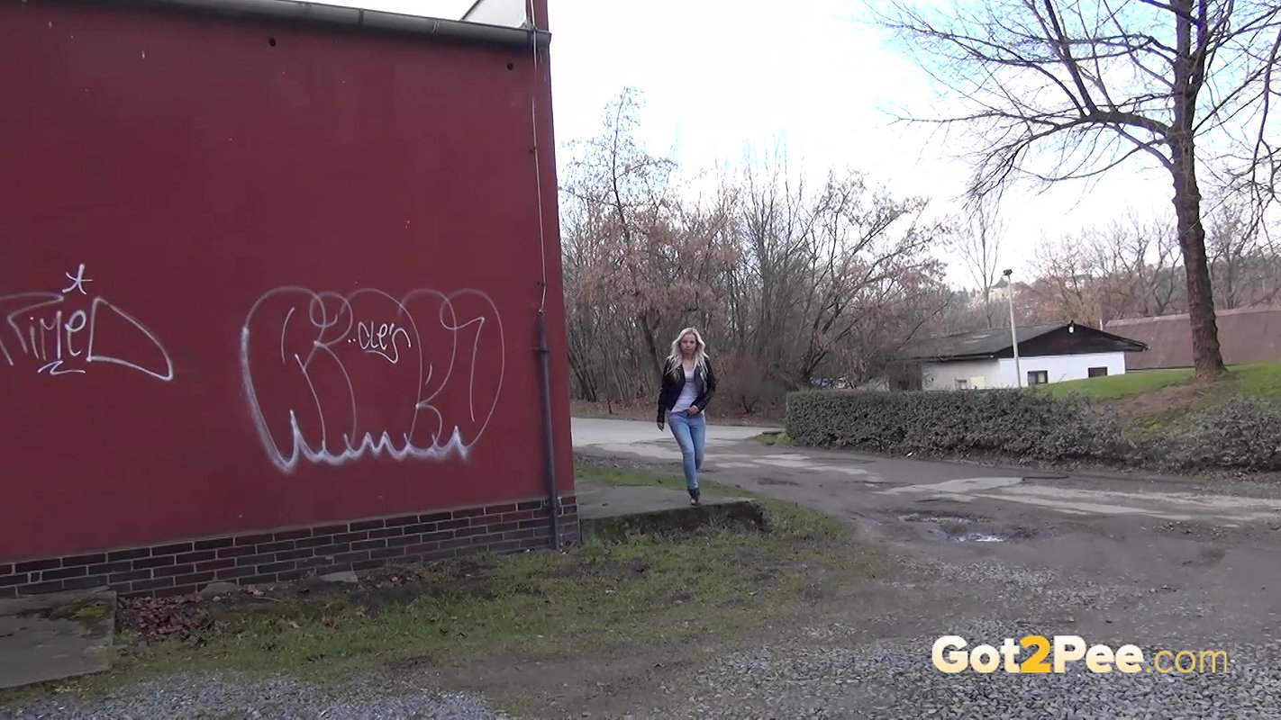 On The Lookout 1080p Got2pee Com