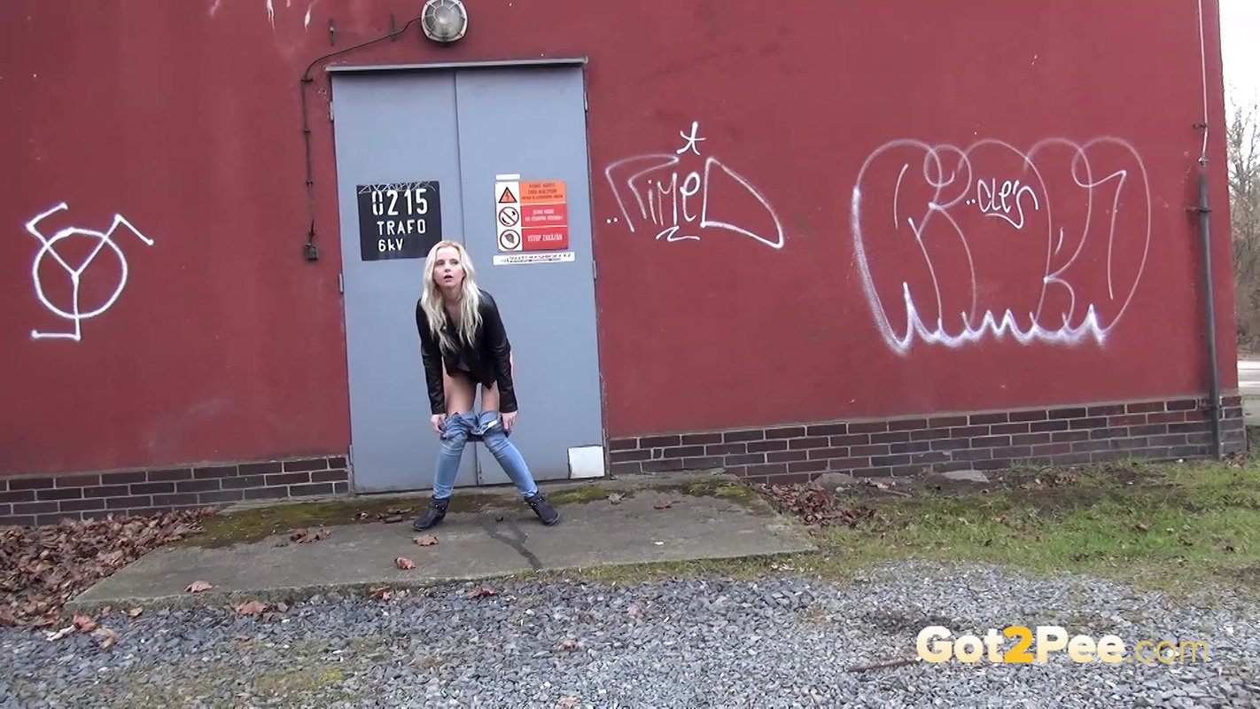 On The Lookout 1080p Got2pee Com