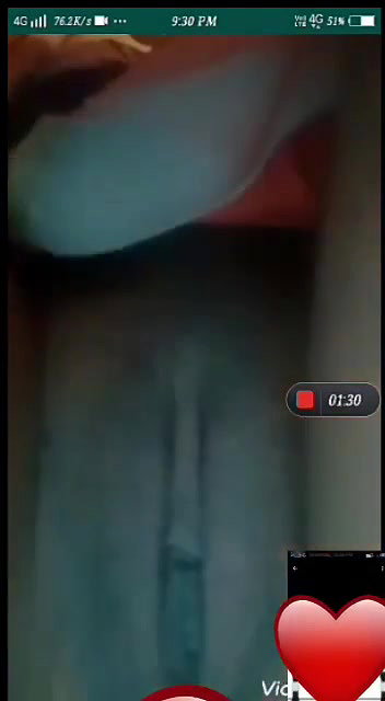 Beautiful bhabhi showing to lover