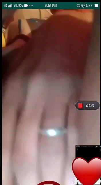 Beautiful bhabhi showing to lover