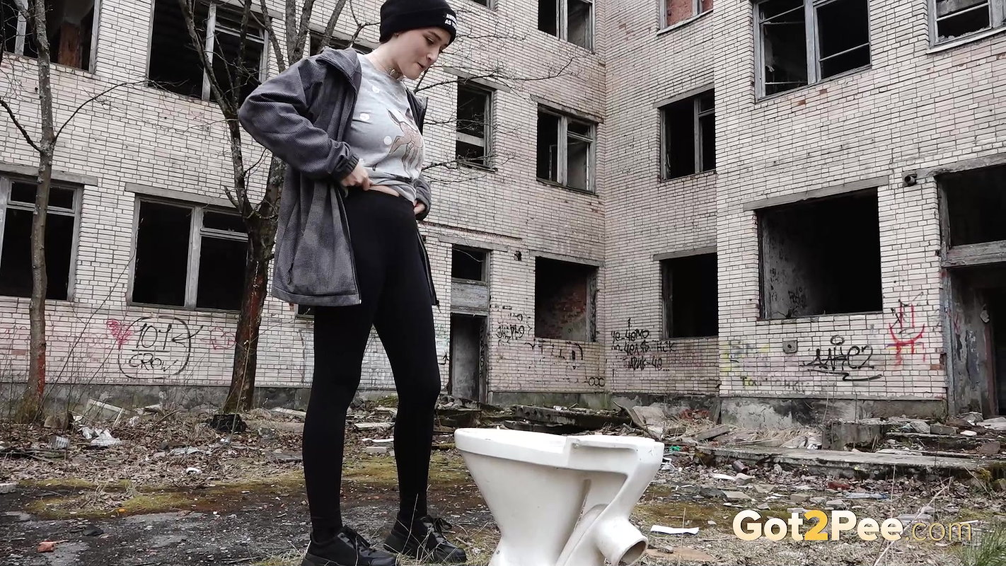 Outdoor Toilet 1080p Got2Pee Com
