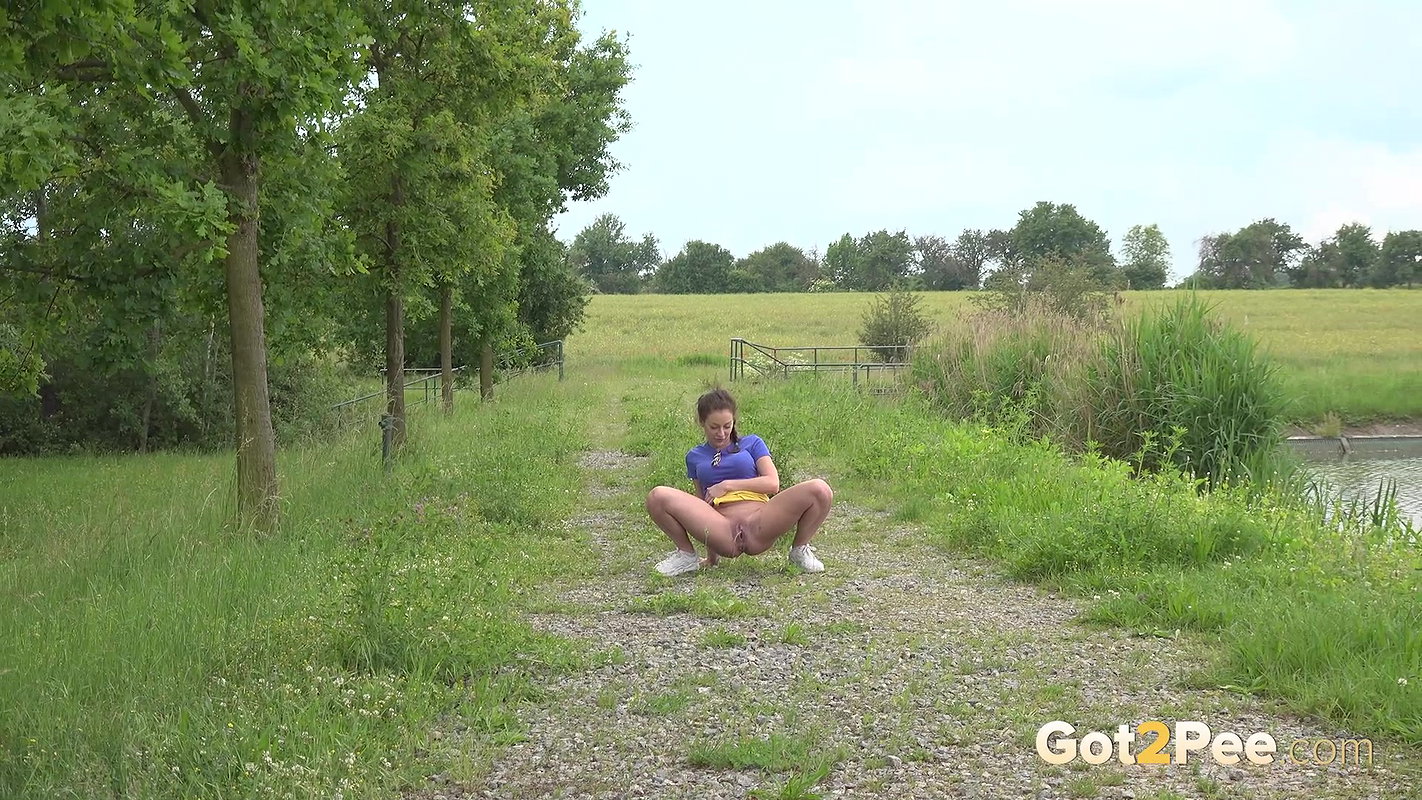 Pantyless Pisser 1080p Got2Pee