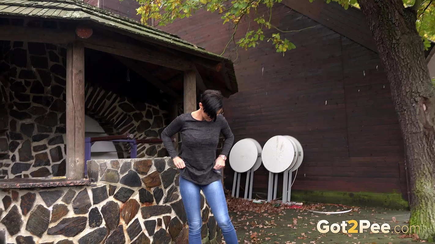 Pissing On Tiptoes 1080p Got2Pee mp4