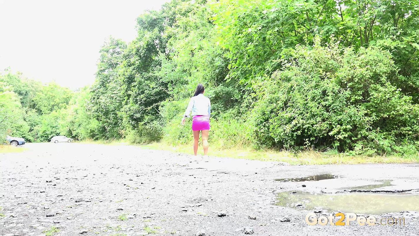 Raven Haired Hottie Dafne Pees In Puddle Got2pee