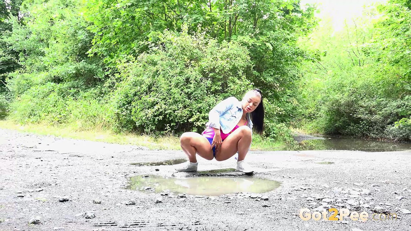 Raven Haired Hottie Dafne Pees In Puddle Got2pee