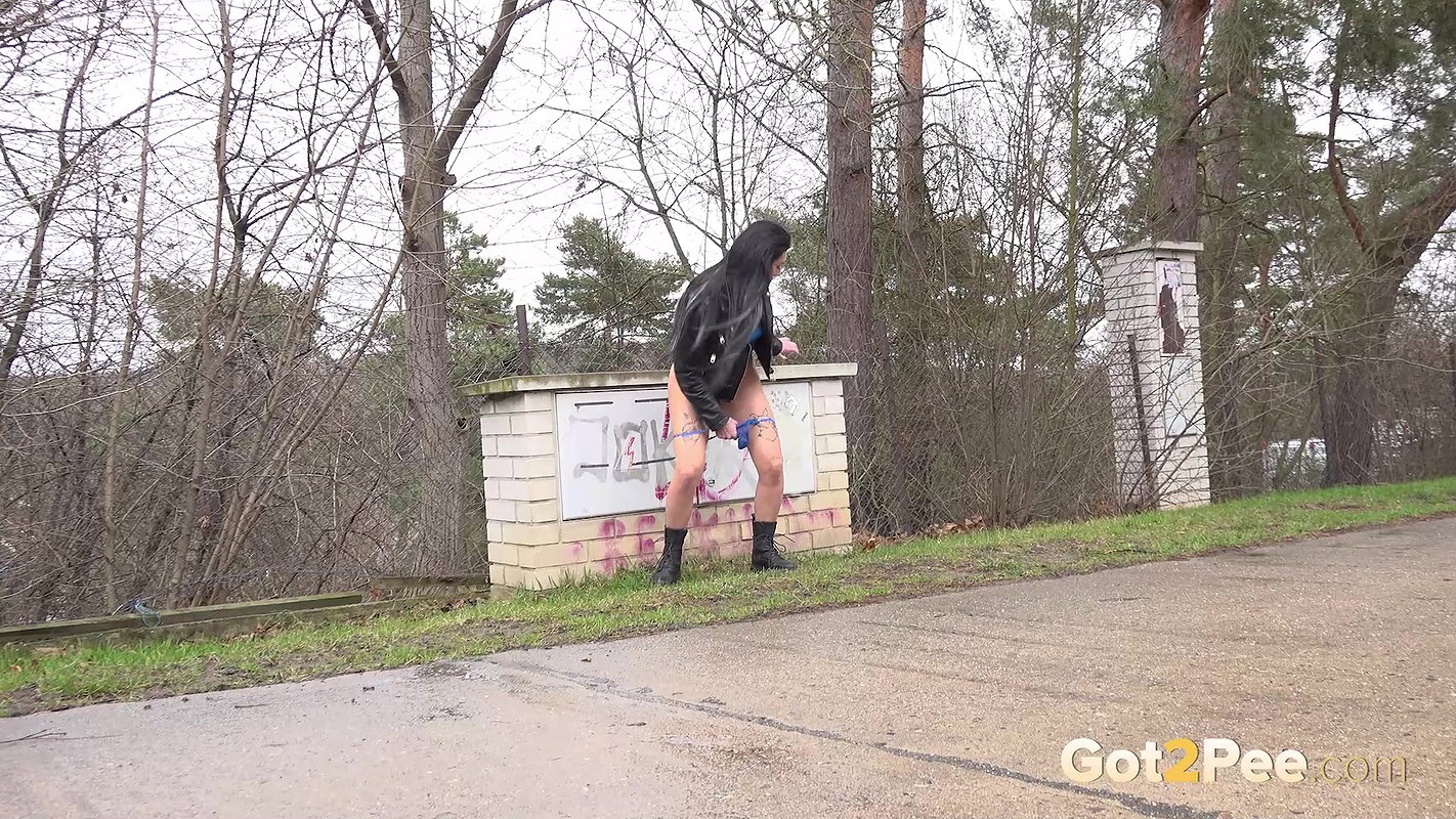 Raven Haired Shalina Shine Squats To Piss Outside Got2pee